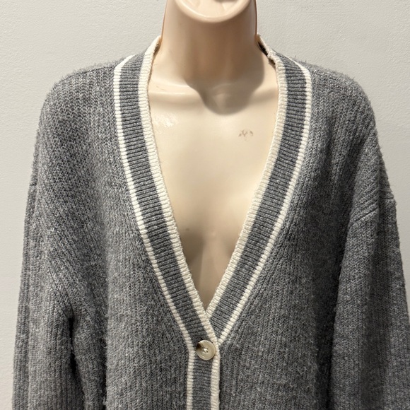 A New Day Gray White Women Cardigan Sweater Size M Oversized V-neck Knit Button - Picture 4 of 10